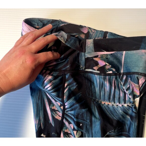 Fabletics Leggings Womens XS Extra Small Gia PowerLite Crop Capri Havana Pockets - Picture 5 of 10